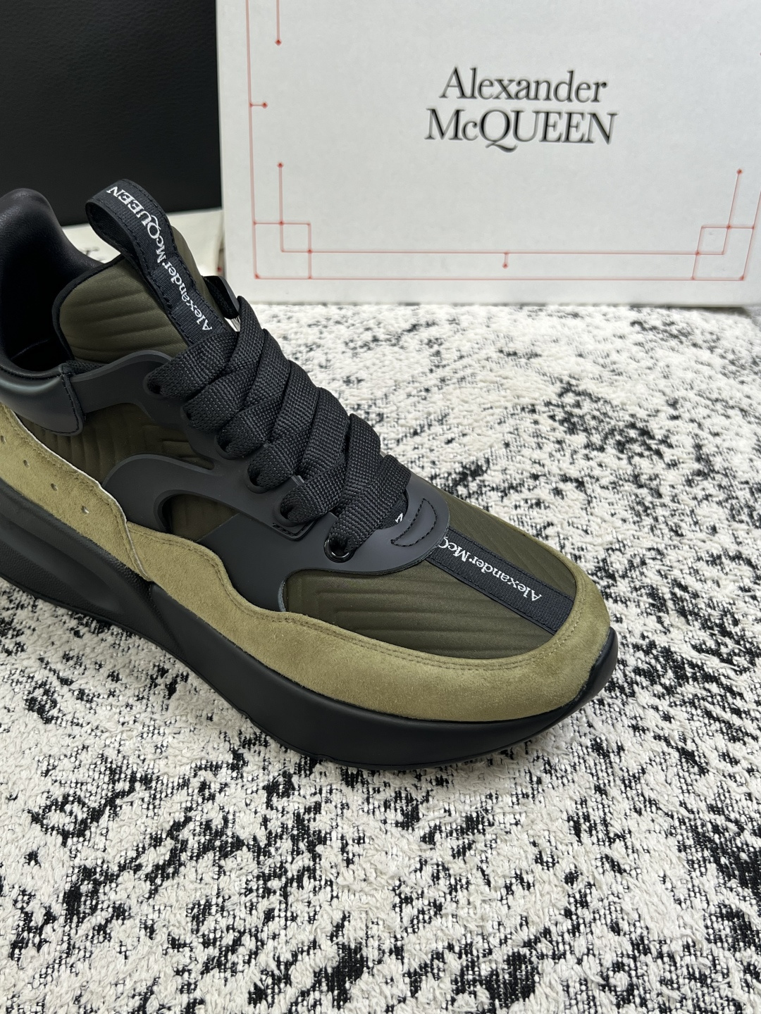 Alexander McQueen  高品质  顶级工艺品  麦昆  专柜同步 原厂配置，意大利进口原版牛皮面料，高品质