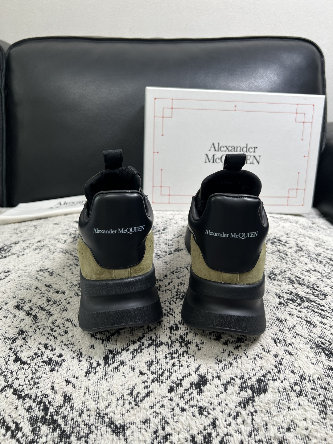 Alexander McQueen  高品质  顶级工艺品  麦昆  专柜同步 原厂配置，意大利进口原版牛皮面料，高品质