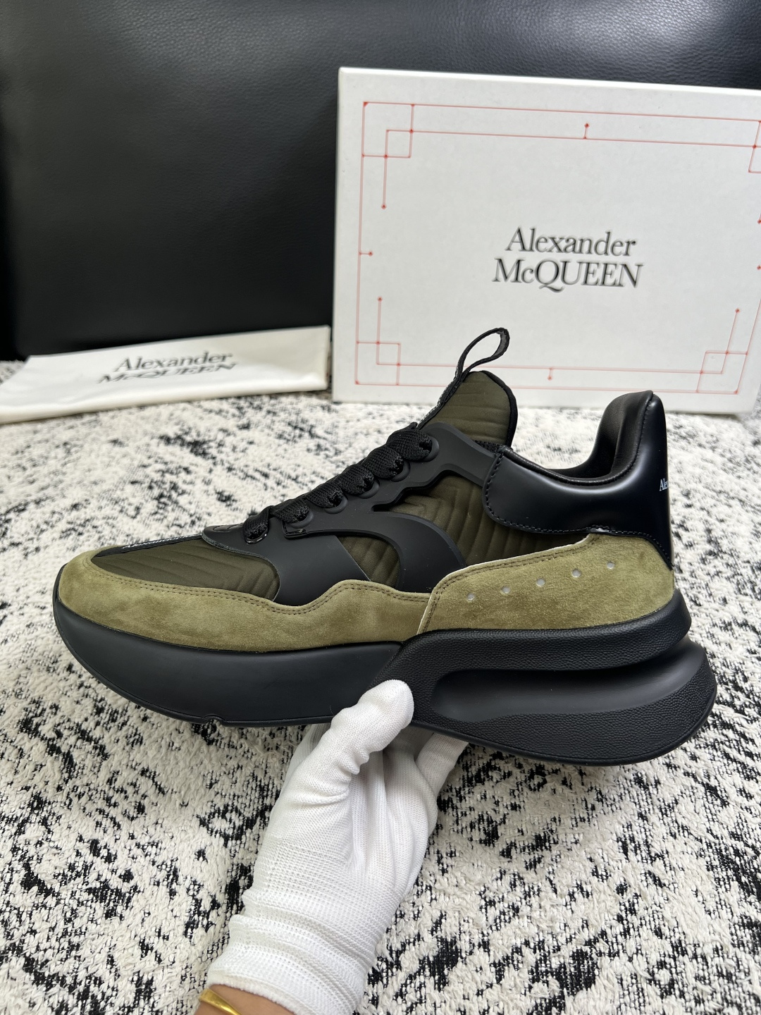 Alexander McQueen  高品质  顶级工艺品  麦昆  专柜同步 原厂配置，意大利进口原版牛皮面料，高品质