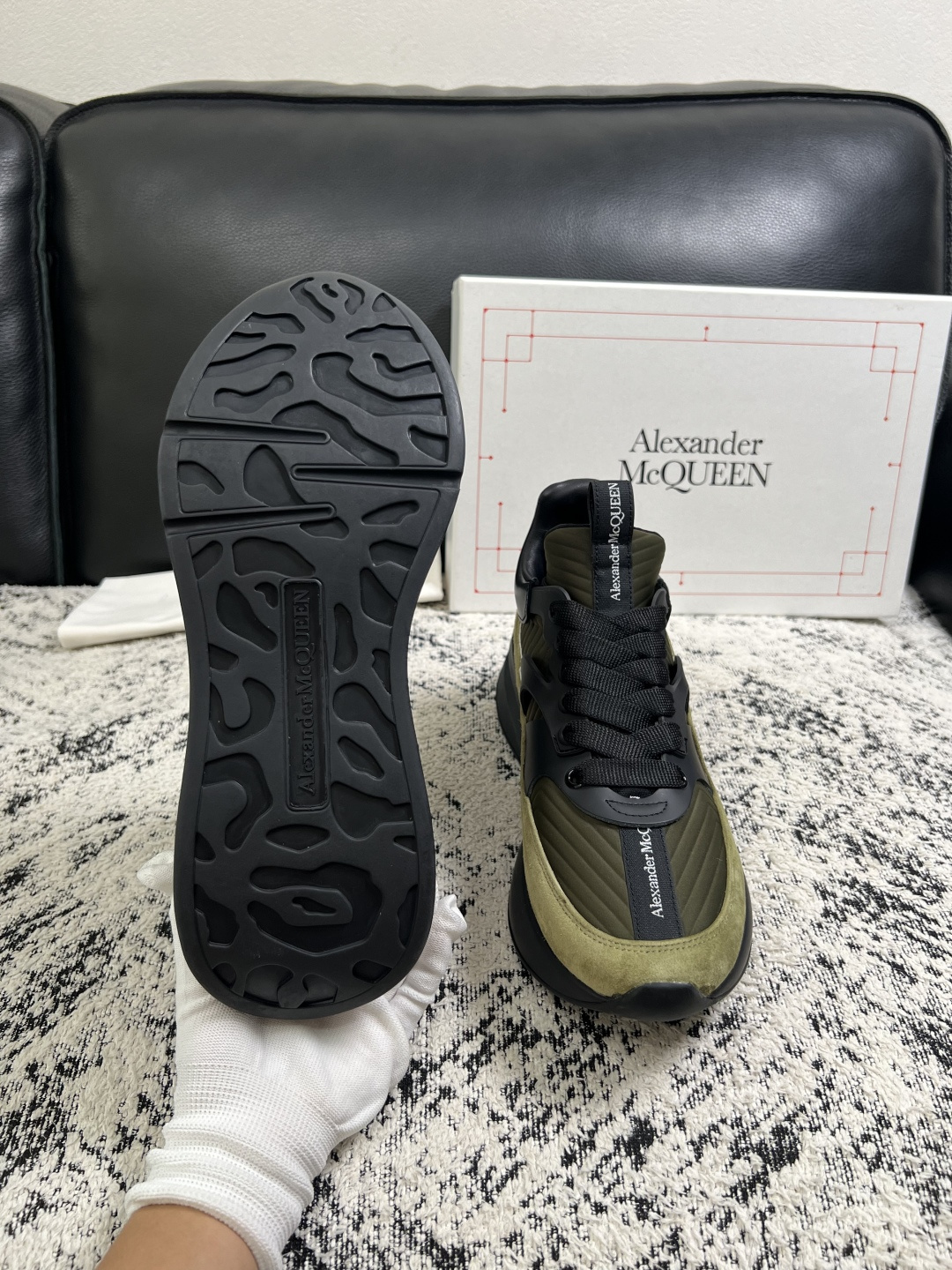 Alexander McQueen  高品质  顶级工艺品  麦昆  专柜同步 原厂配置，意大利进口原版牛皮面料，高品质