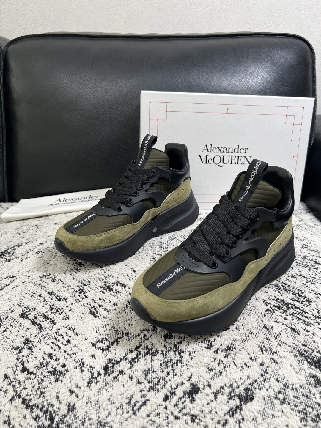 Alexander McQueen  高品质  顶级工艺品  麦昆  专柜同步 原厂配置，意大利进口原版牛皮面料，高品质