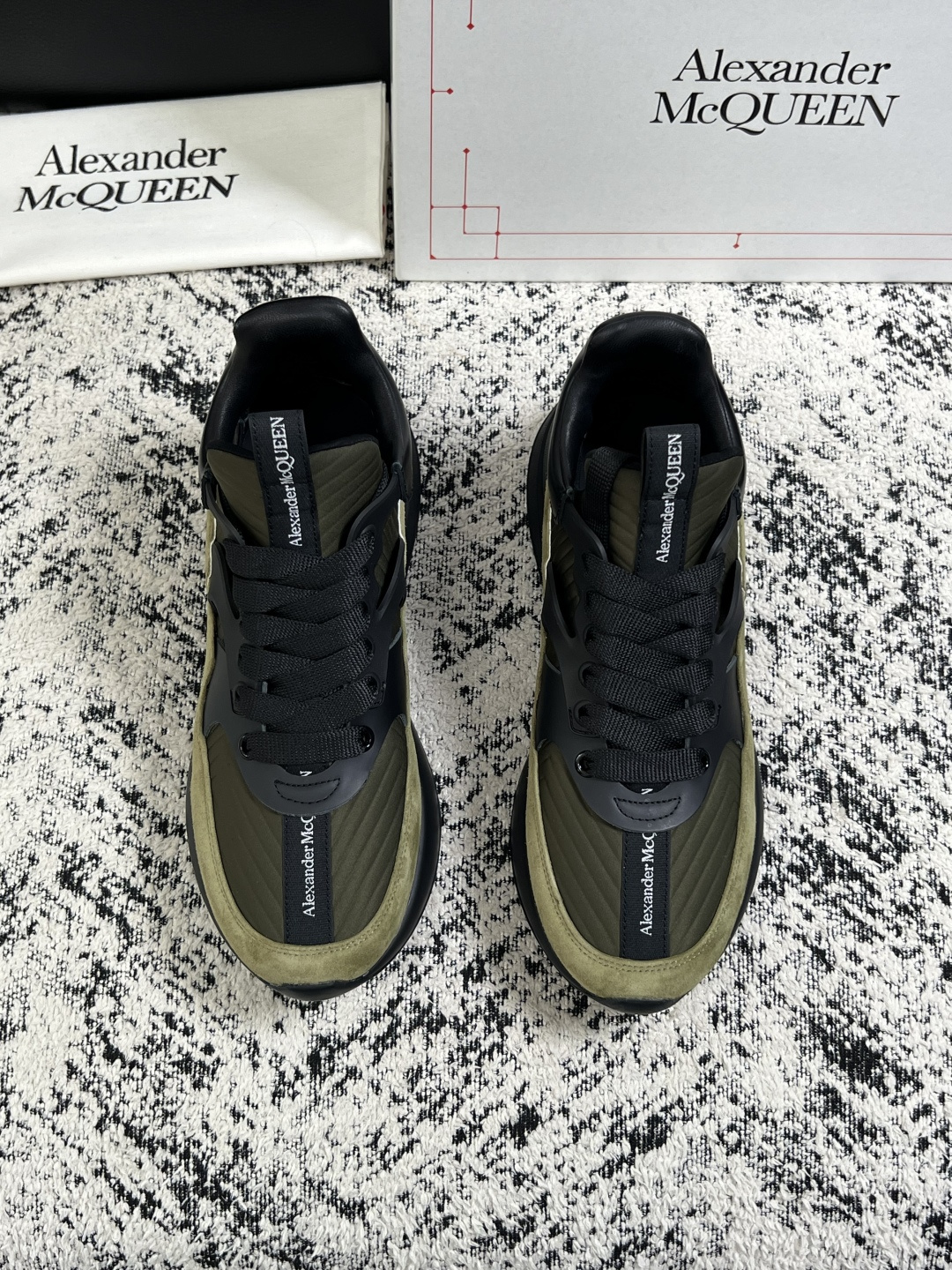 Alexander McQueen  高品质  顶级工艺品  麦昆  专柜同步 原厂配置，意大利进口原版牛皮面料，高品质