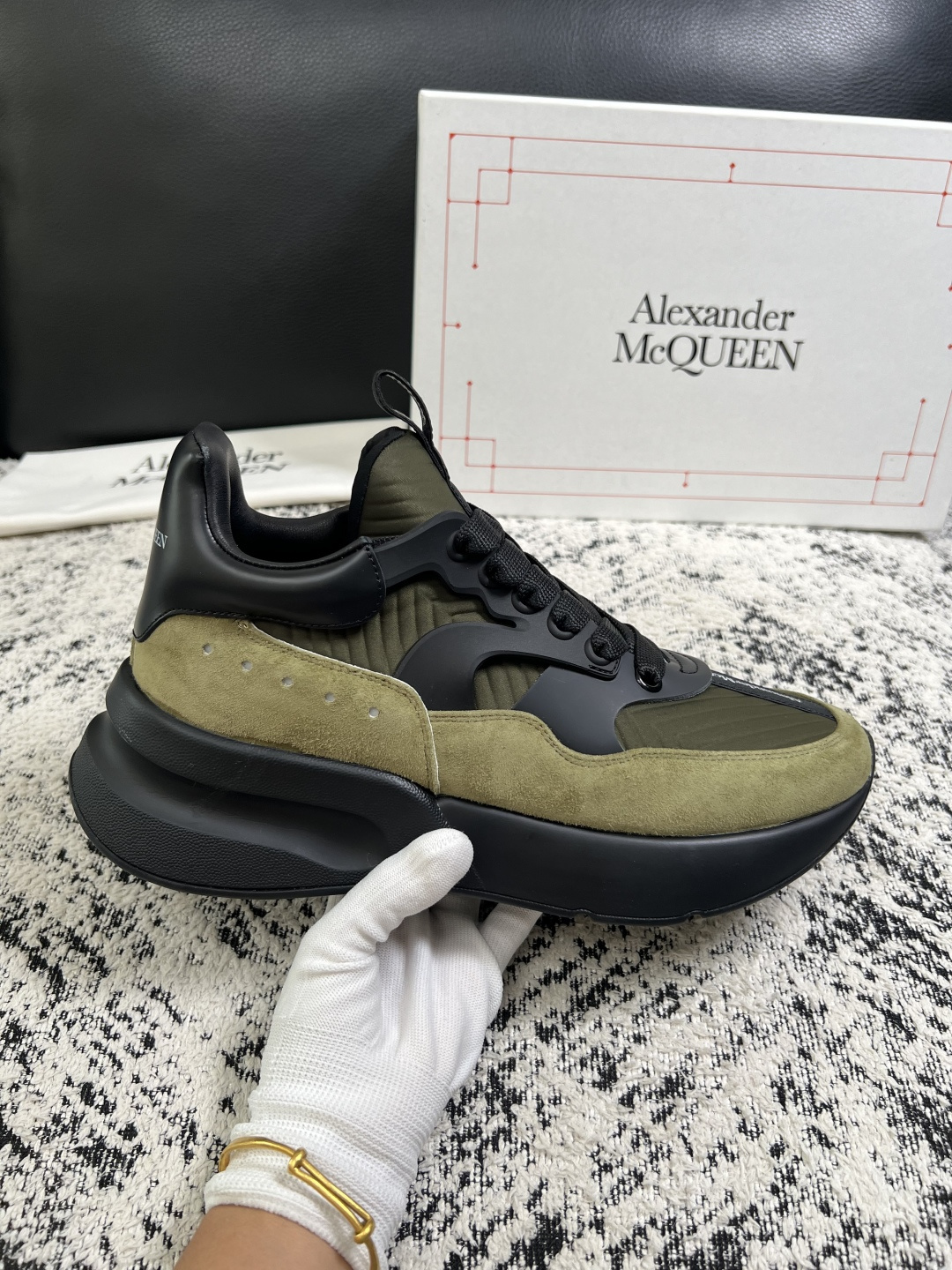 Alexander McQueen  高品质  顶级工艺品  麦昆  专柜同步 原厂配置，意大利进口原版牛皮面料，高品质