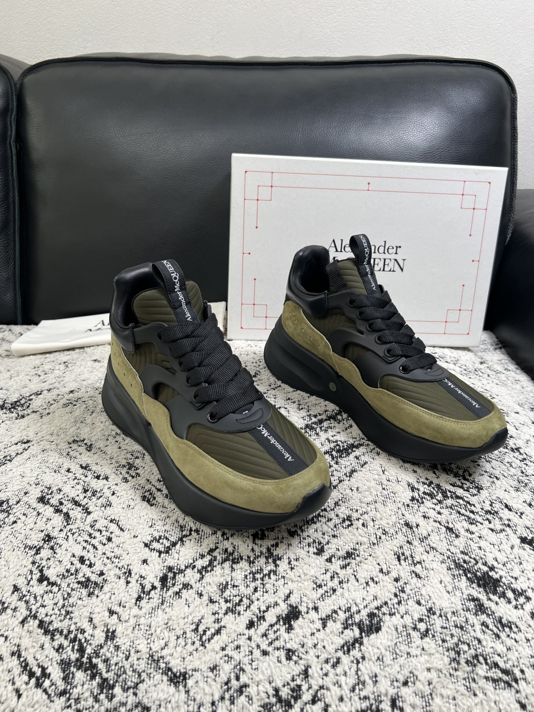 Alexander McQueen  高品质  顶级工艺品  麦昆  专柜同步 原厂配置，意大利进口原版牛皮面料，高品质