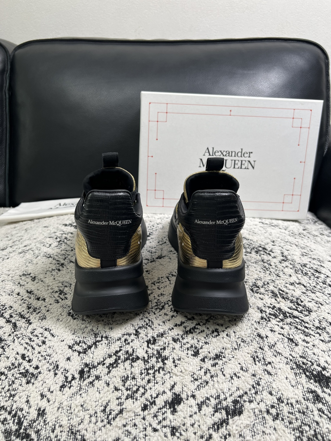 Alexander McQueen  高品质  顶级工艺品  麦昆  专柜同步 原厂配置，意大利进口原版牛皮面料，高品质