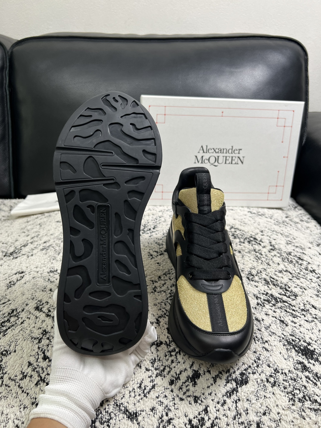 Alexander McQueen  高品质  顶级工艺品  麦昆  专柜同步 原厂配置，意大利进口原版牛皮面料，高品质