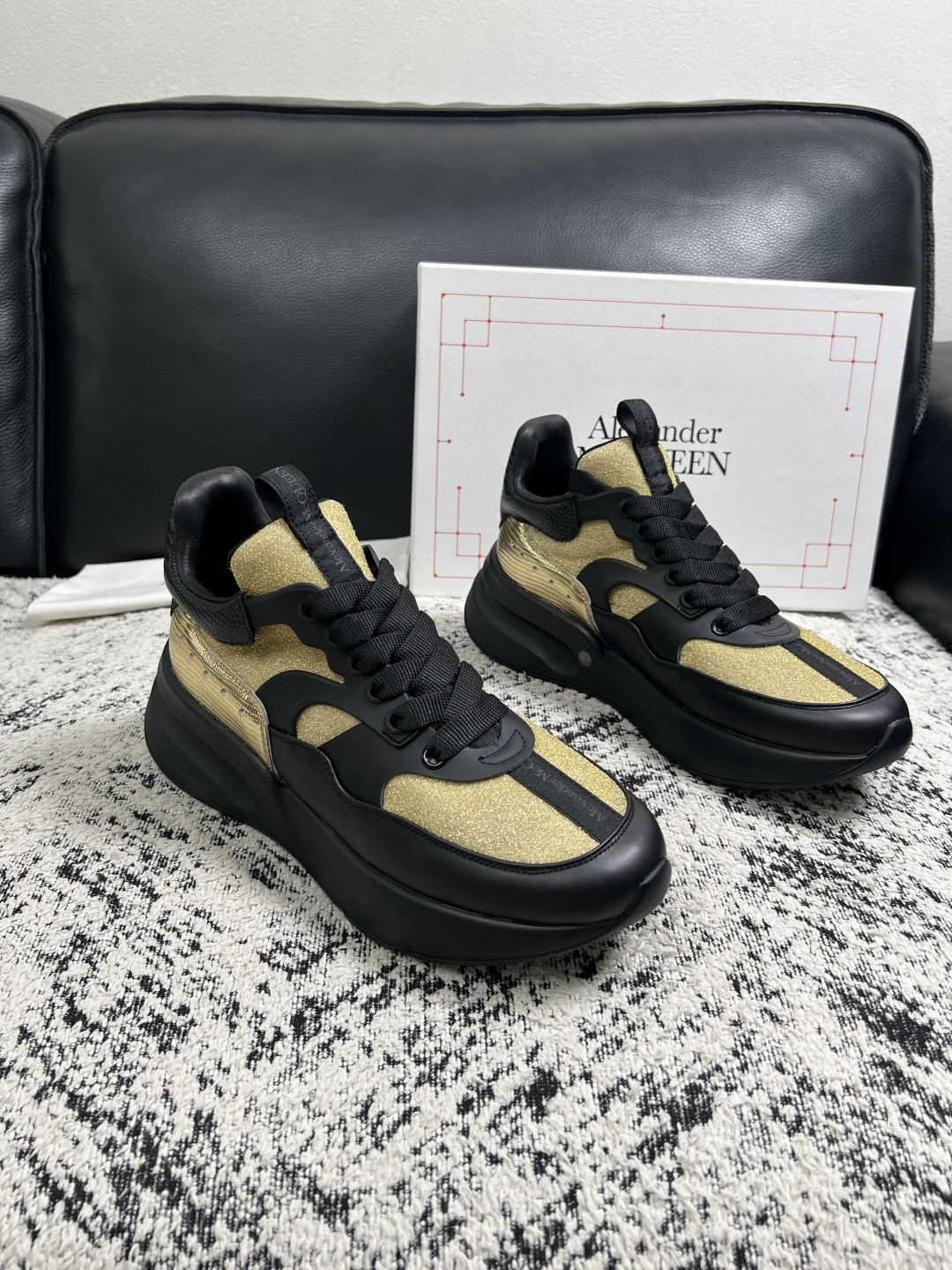 Alexander McQueen  高品质  顶级工艺品  麦昆  专柜同步 原厂配置，意大利进口原版牛皮面料，高品质