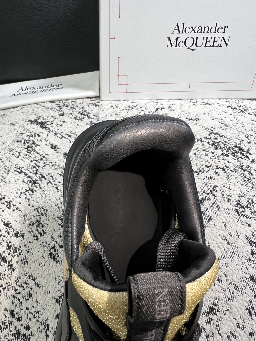 Alexander McQueen  高品质  顶级工艺品  麦昆  专柜同步 原厂配置，意大利进口原版牛皮面料，高品质