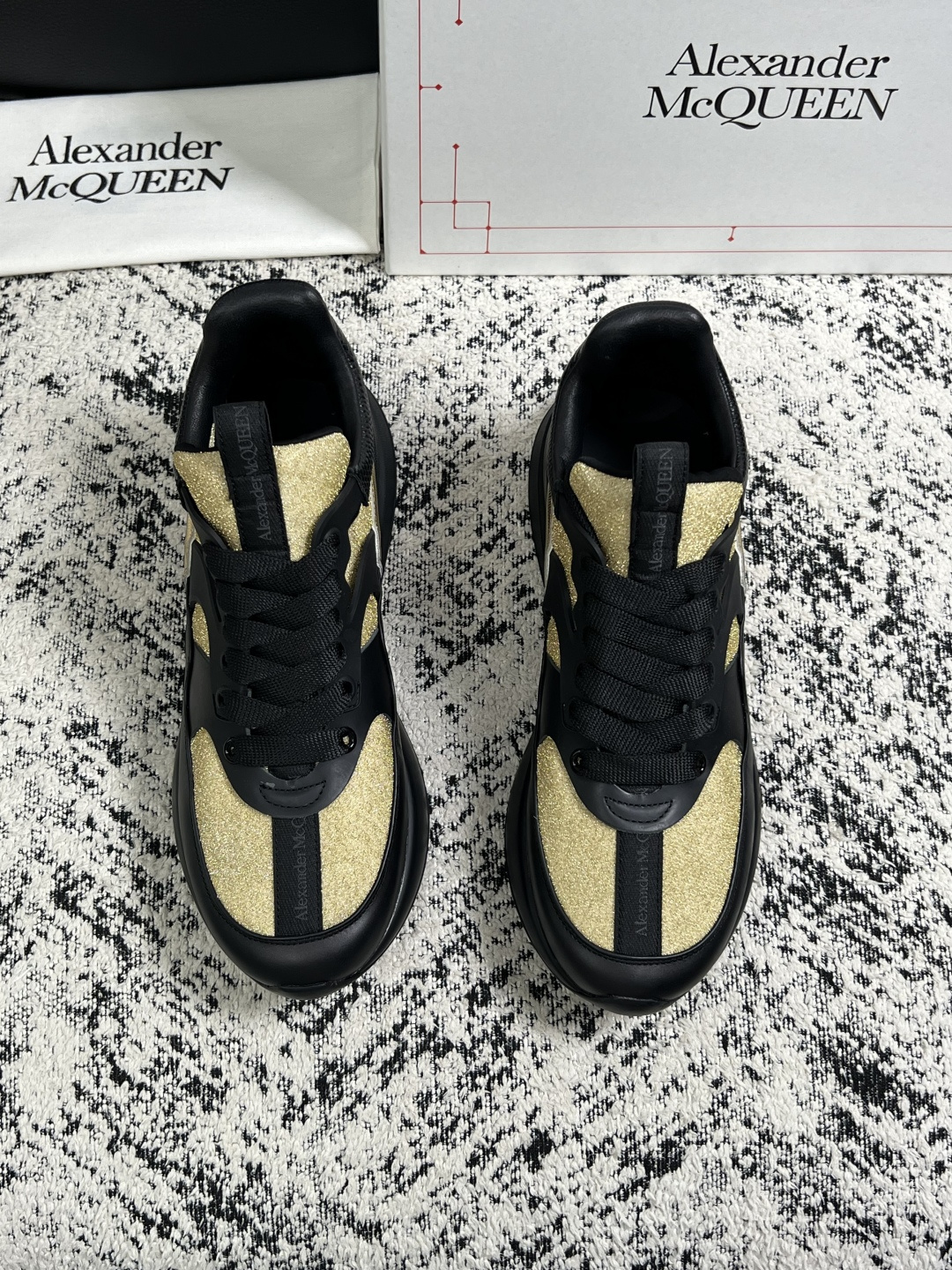 Alexander McQueen  高品质  顶级工艺品  麦昆  专柜同步 原厂配置，意大利进口原版牛皮面料，高品质