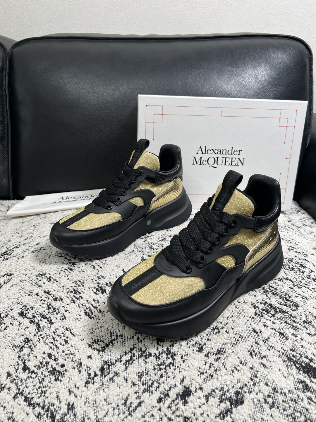 Alexander McQueen  高品质  顶级工艺品  麦昆  专柜同步 原厂配置，意大利进口原版牛皮面料，高品质