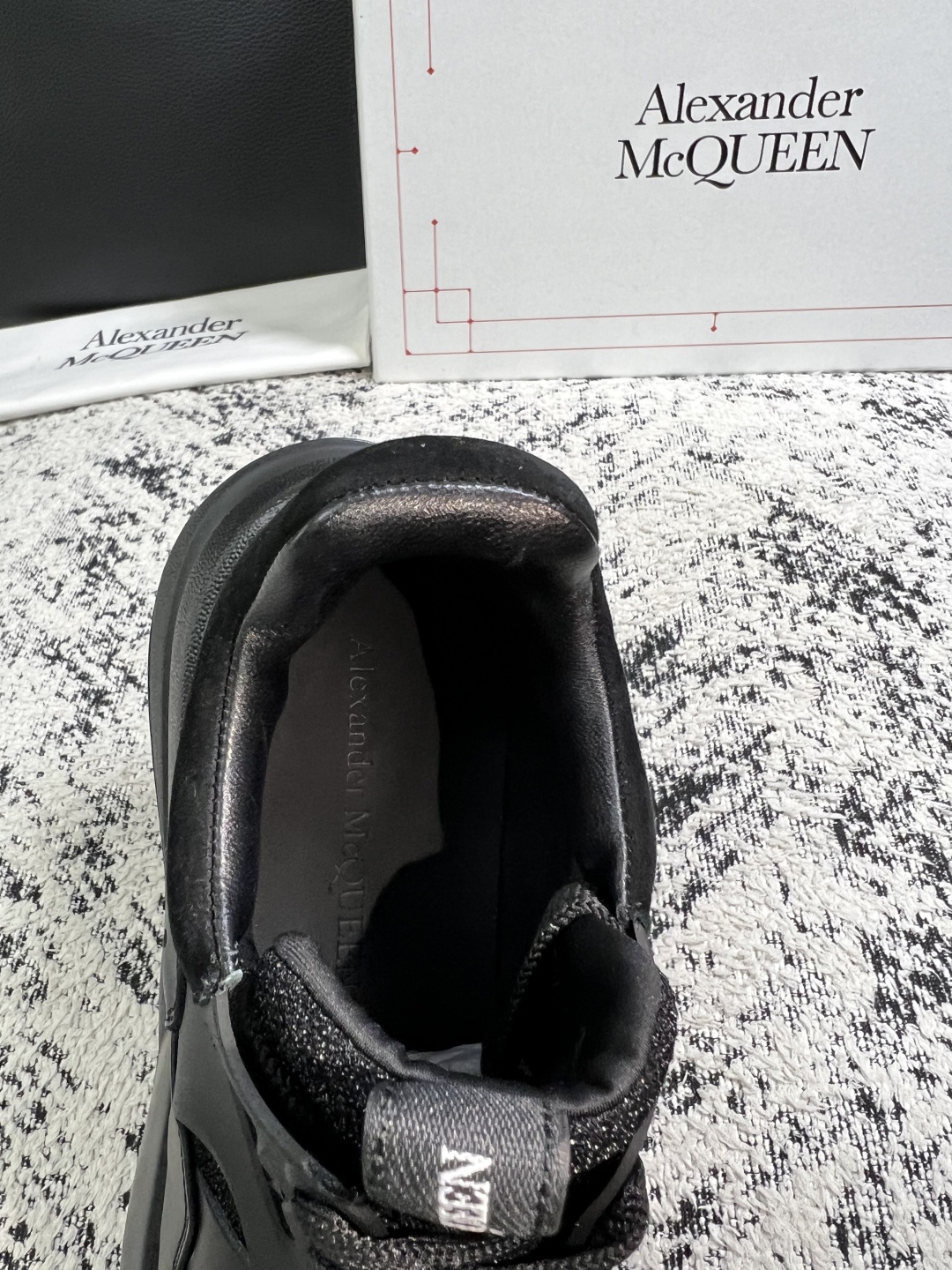 Alexander McQueen  高品质  顶级工艺品  麦昆  专柜同步 原厂配置，意大利进口原版牛皮面料，高品质