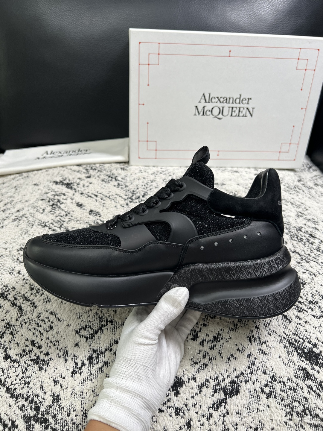 Alexander McQueen  高品质  顶级工艺品  麦昆  专柜同步 原厂配置，意大利进口原版牛皮面料，高品质