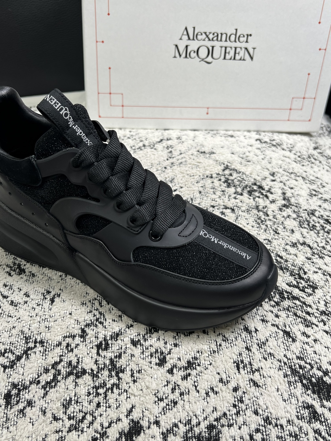 Alexander McQueen  高品质  顶级工艺品  麦昆  专柜同步 原厂配置，意大利进口原版牛皮面料，高品质