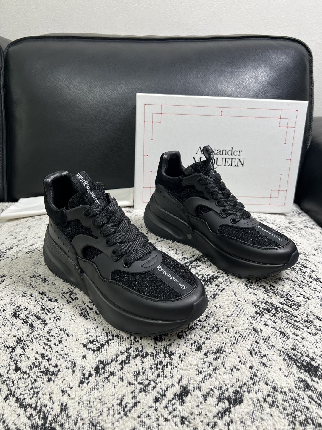 Alexander McQueen  高品质  顶级工艺品  麦昆  专柜同步 原厂配置，意大利进口原版牛皮面料，高品质