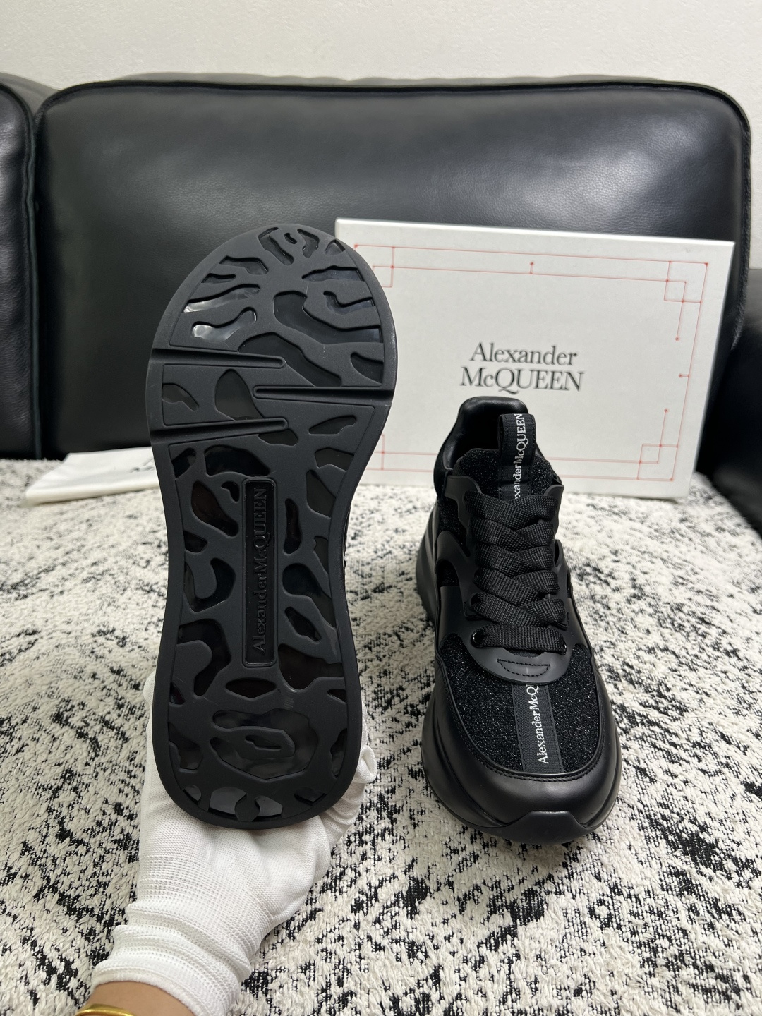 Alexander McQueen  高品质  顶级工艺品  麦昆  专柜同步 原厂配置，意大利进口原版牛皮面料，高品质