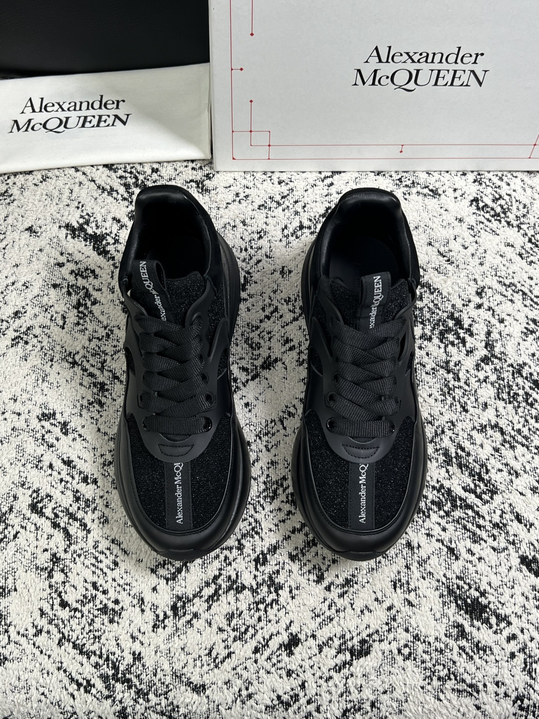 Alexander McQueen  高品质  顶级工艺品  麦昆  专柜同步 原厂配置，意大利进口原版牛皮面料，高品质