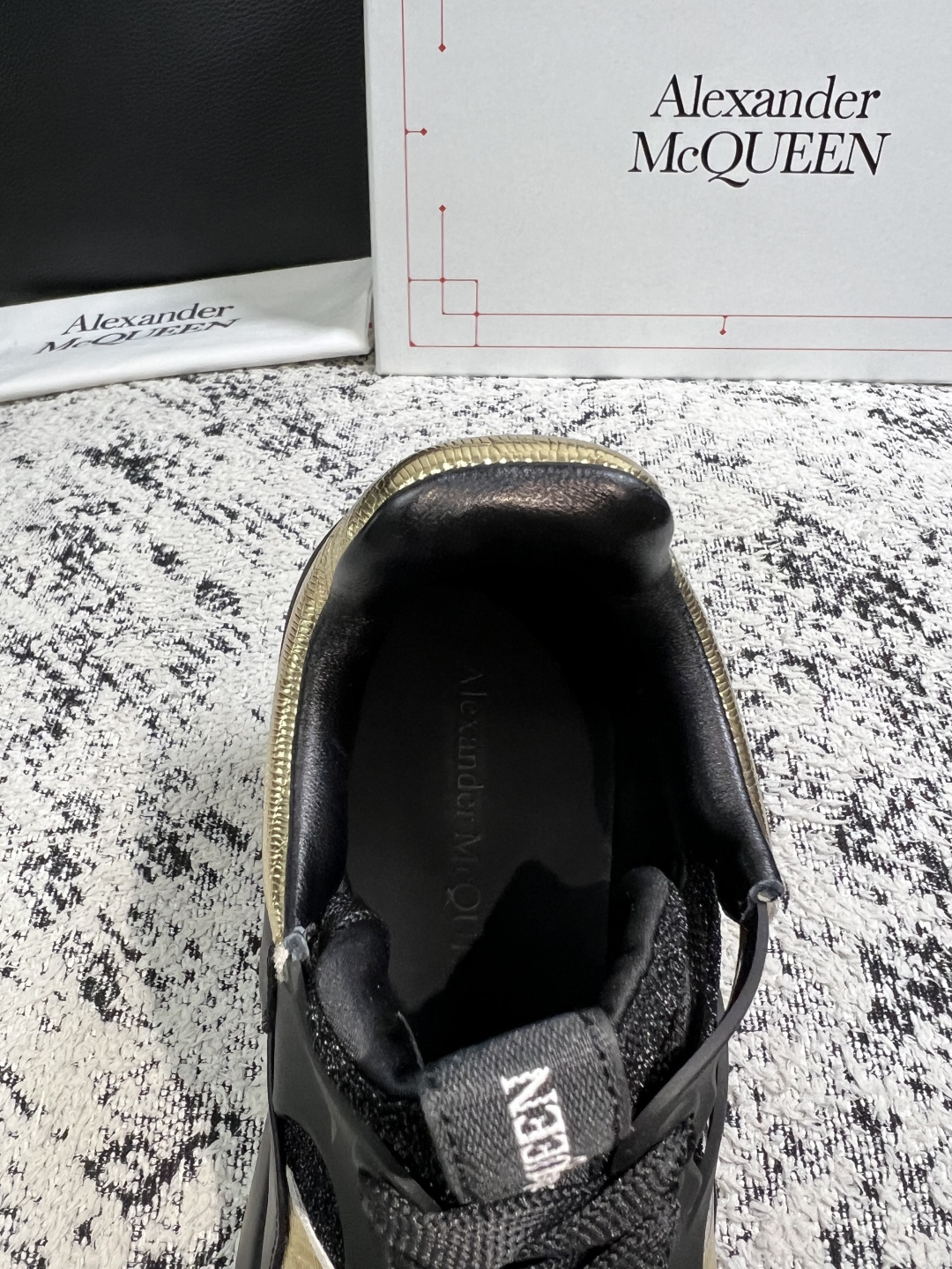 Alexander McQueen  高品质  顶级工艺品  麦昆  专柜同步 原厂配置，意大利进口原版牛皮面料，高品质