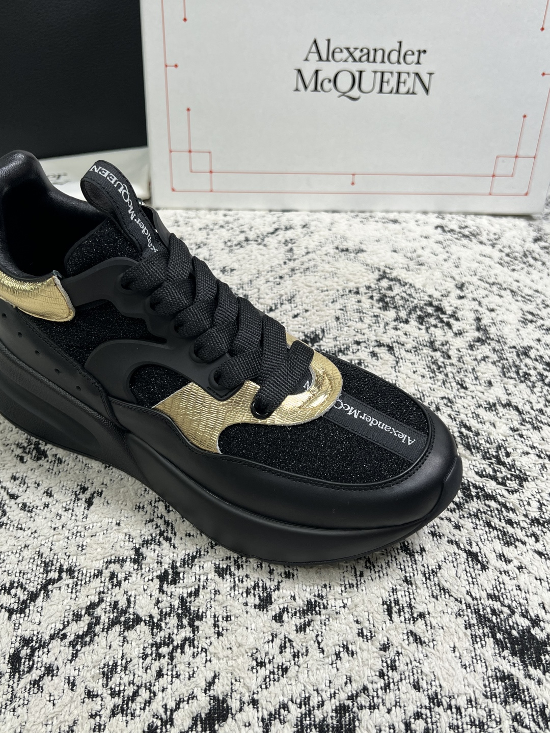 Alexander McQueen  高品质  顶级工艺品  麦昆  专柜同步 原厂配置，意大利进口原版牛皮面料，高品质