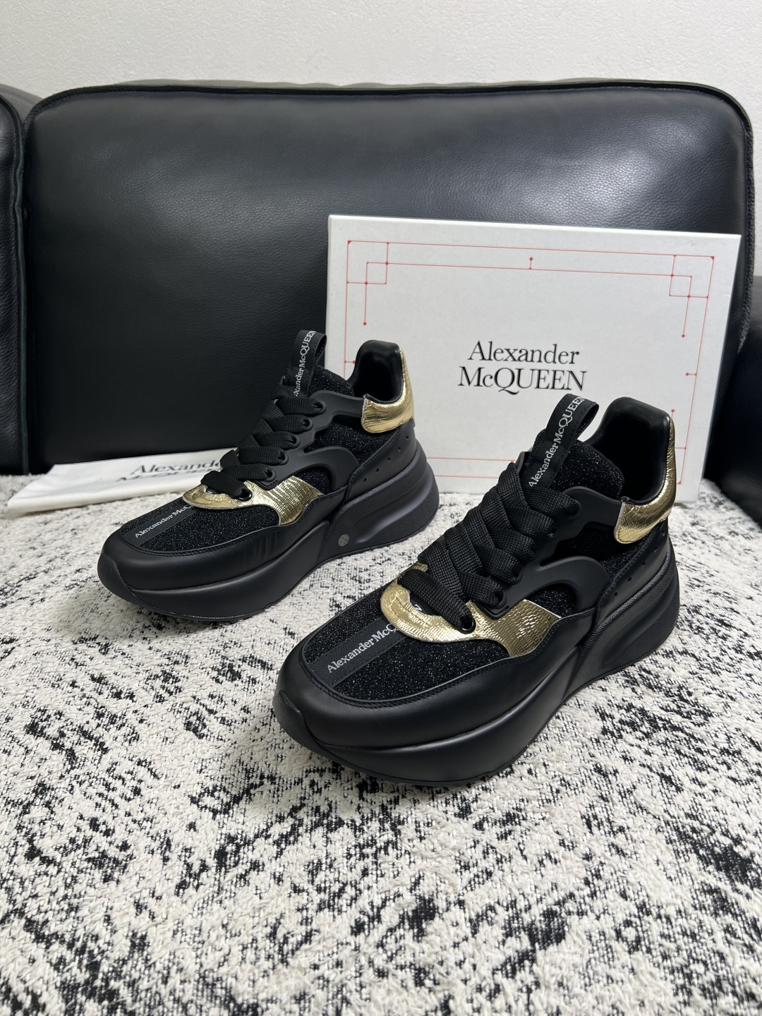 Alexander McQueen  高品质  顶级工艺品  麦昆  专柜同步 原厂配置，意大利进口原版牛皮面料，高品质