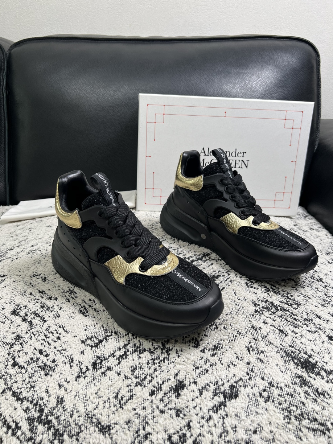 Alexander McQueen  高品质  顶级工艺品  麦昆  专柜同步 原厂配置，意大利进口原版牛皮面料，高品质
