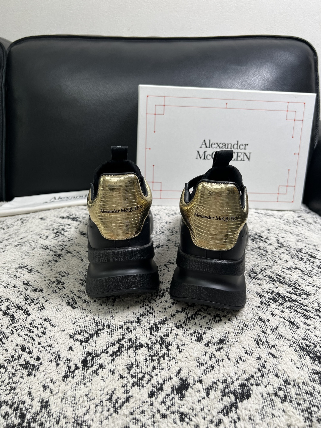 Alexander McQueen  高品质  顶级工艺品  麦昆  专柜同步 原厂配置，意大利进口原版牛皮面料，高品质