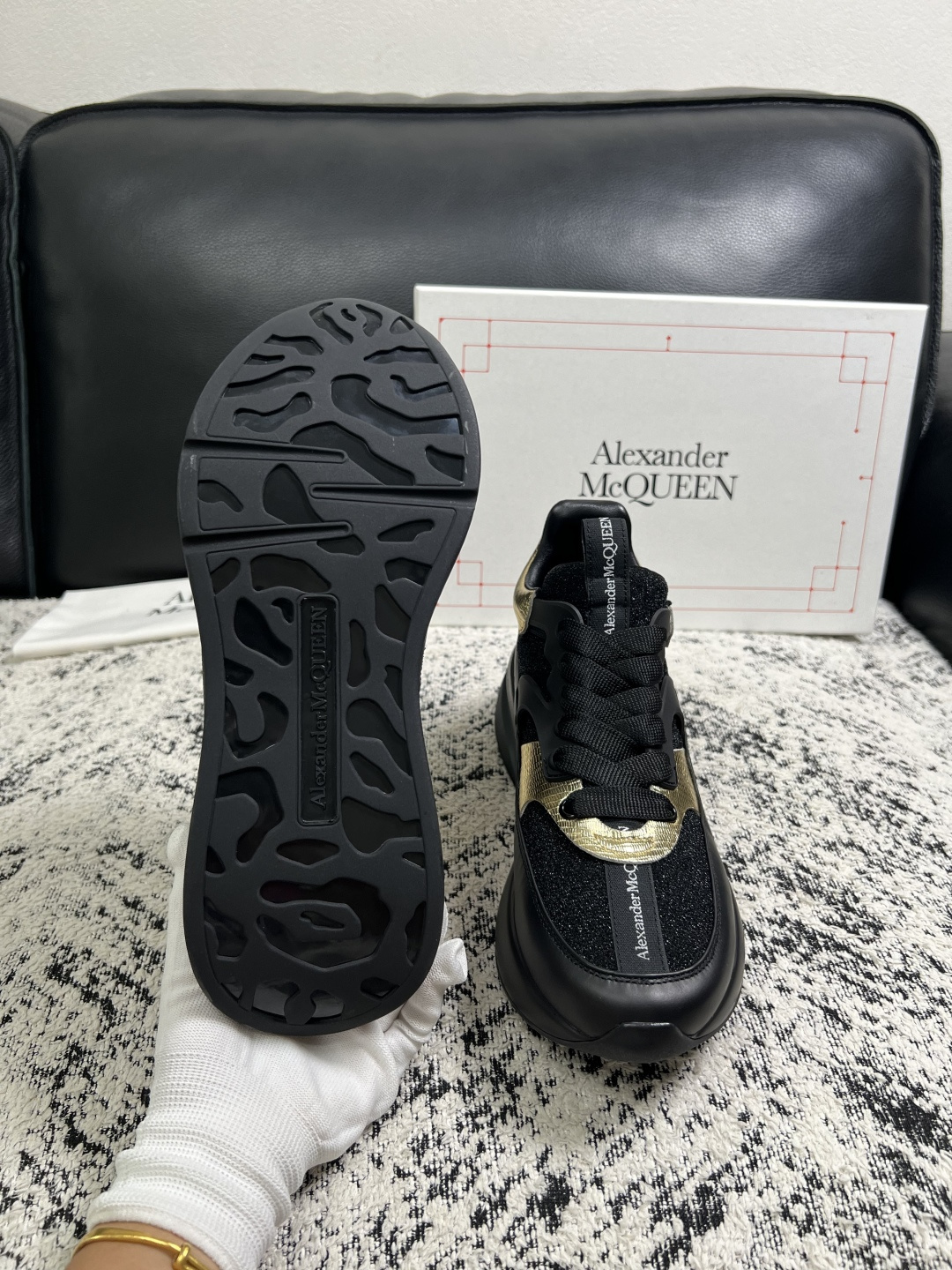 Alexander McQueen  高品质  顶级工艺品  麦昆  专柜同步 原厂配置，意大利进口原版牛皮面料，高品质