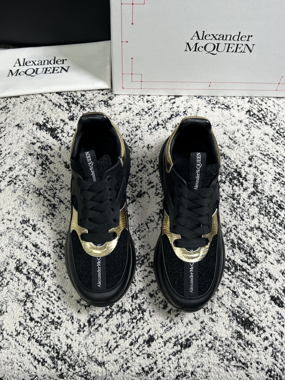 Alexander McQueen  高品质  顶级工艺品  麦昆  专柜同步 原厂配置，意大利进口原版牛皮面料，高品质
