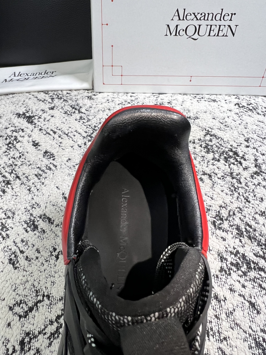 Alexander McQueen  高品质  顶级工艺品  麦昆  专柜同步 原厂配置，意大利进口原版牛皮面料，高品质