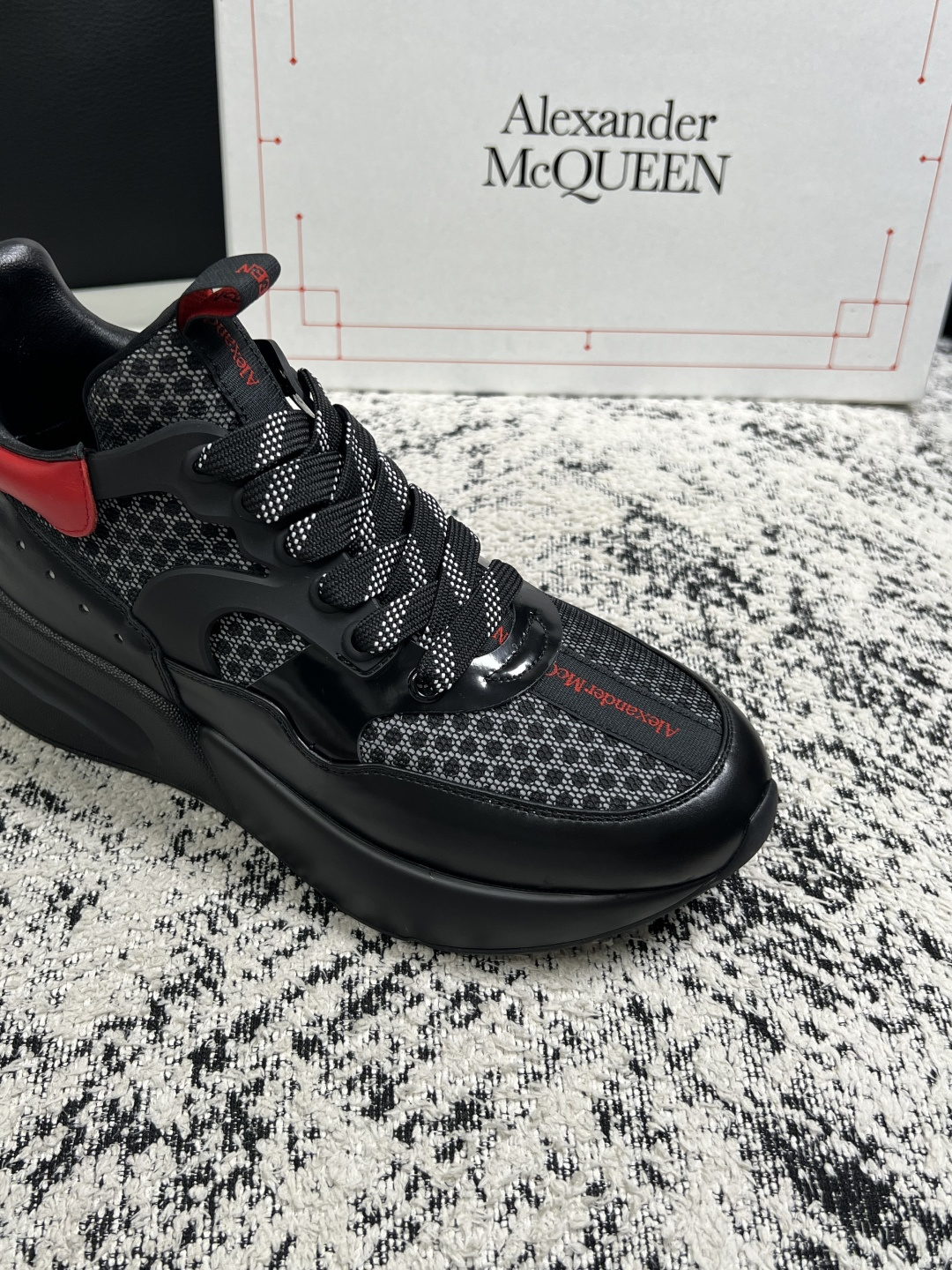 Alexander McQueen  高品质  顶级工艺品  麦昆  专柜同步 原厂配置，意大利进口原版牛皮面料，高品质