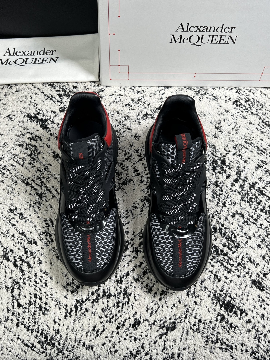 Alexander McQueen  高品质  顶级工艺品  麦昆  专柜同步 原厂配置，意大利进口原版牛皮面料，高品质