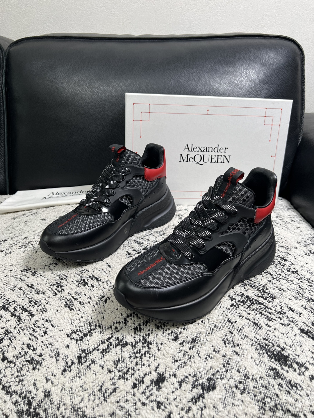 Alexander McQueen  高品质  顶级工艺品  麦昆  专柜同步 原厂配置，意大利进口原版牛皮面料，高品质