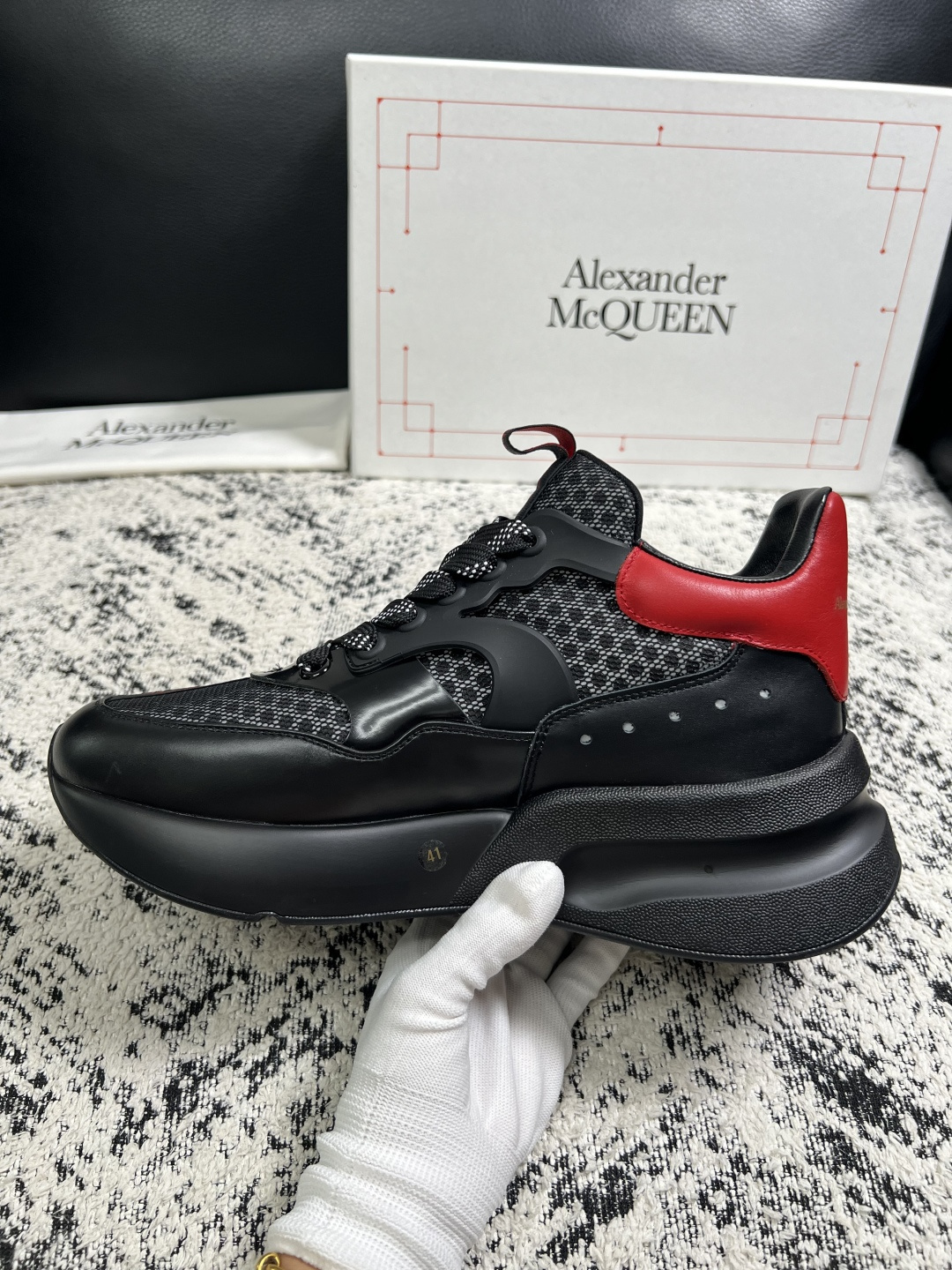 Alexander McQueen  高品质  顶级工艺品  麦昆  专柜同步 原厂配置，意大利进口原版牛皮面料，高品质