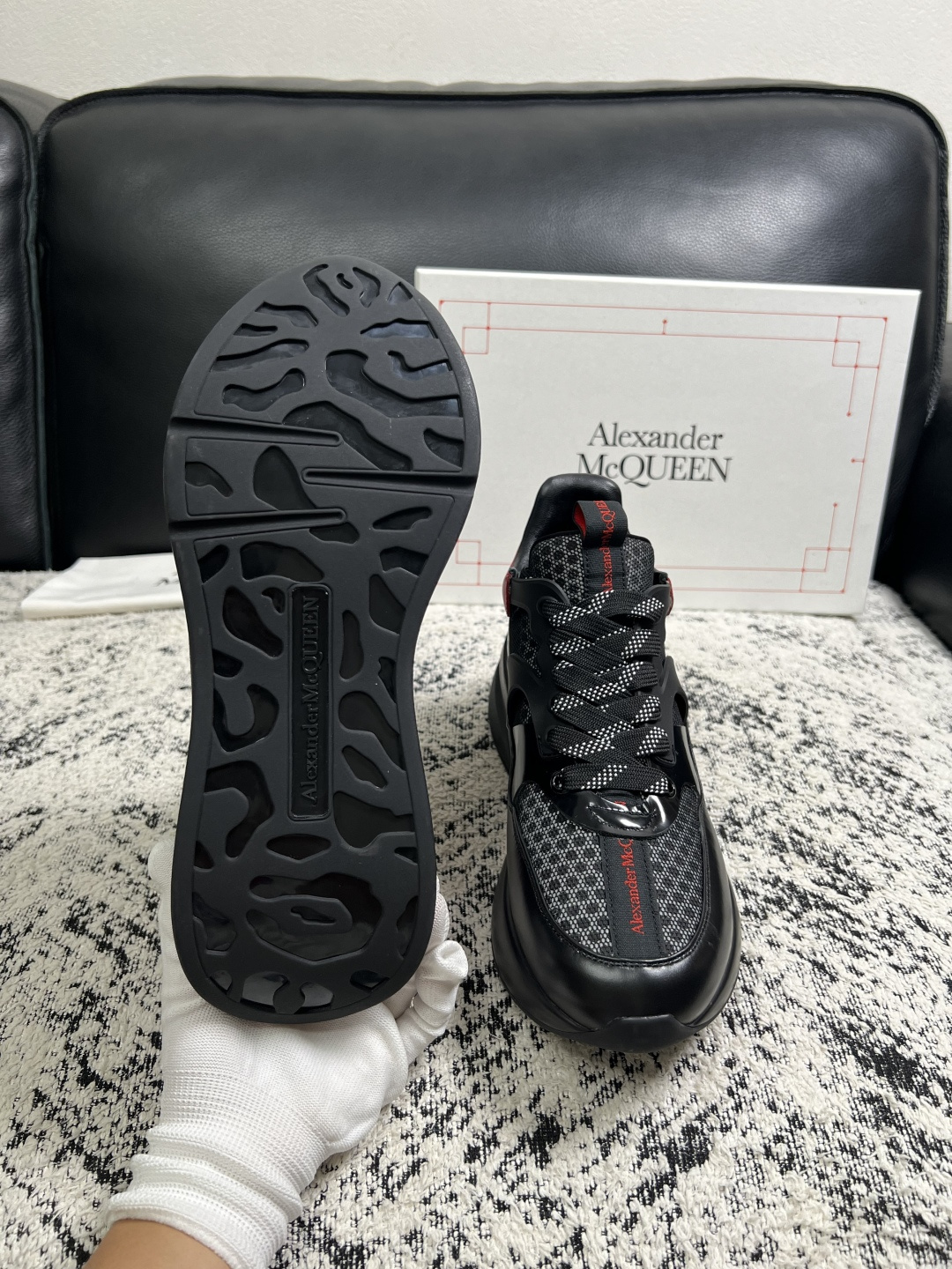 Alexander McQueen  高品质  顶级工艺品  麦昆  专柜同步 原厂配置，意大利进口原版牛皮面料，高品质