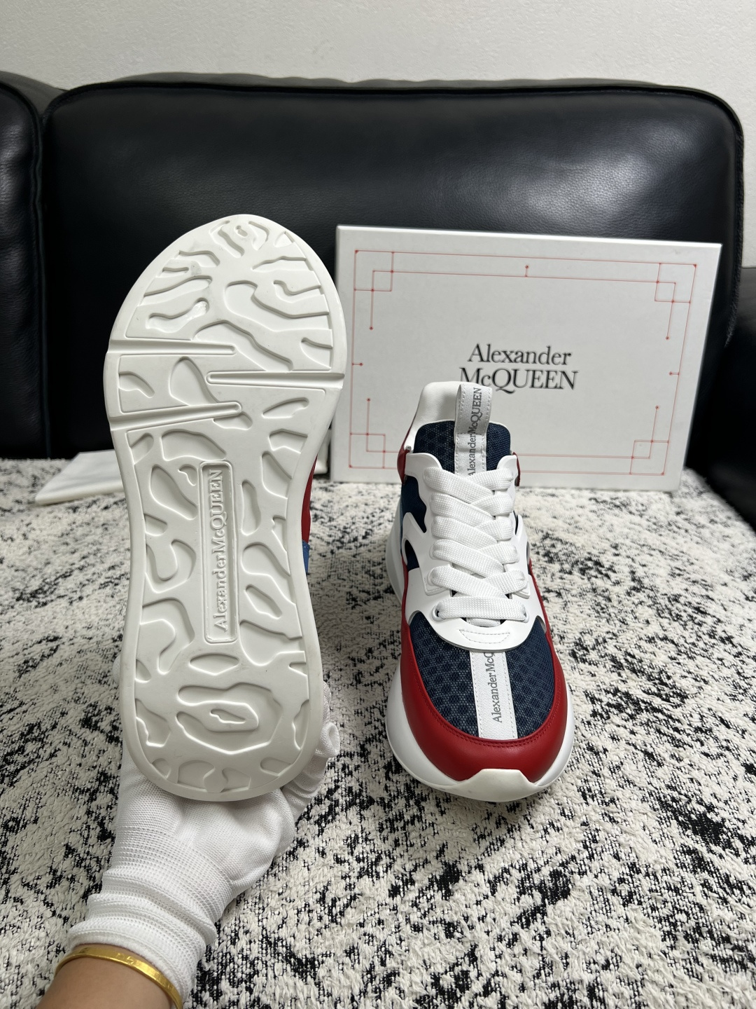 Alexander McQueen  高品质  顶级工艺品  麦昆  专柜同步 原厂配置，意大利进口原版牛皮面料，高品质