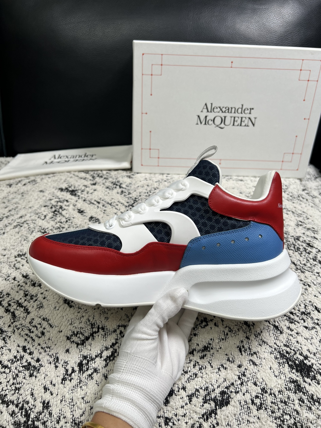 Alexander McQueen  高品质  顶级工艺品  麦昆  专柜同步 原厂配置，意大利进口原版牛皮面料，高品质