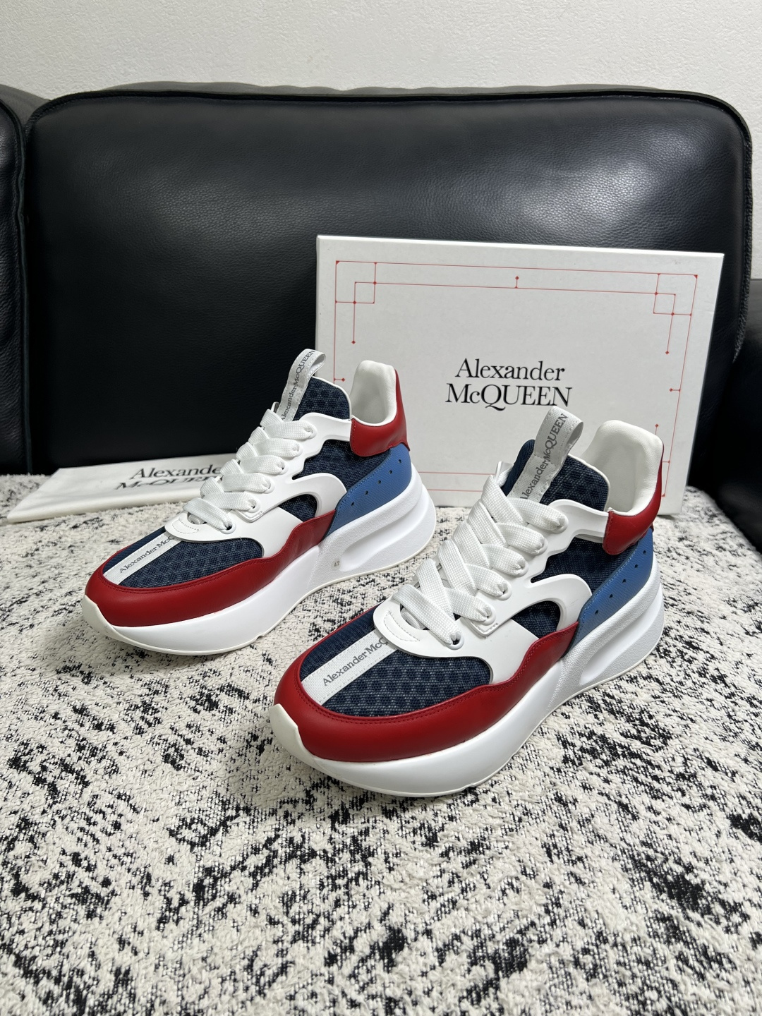 Alexander McQueen  高品质  顶级工艺品  麦昆  专柜同步 原厂配置，意大利进口原版牛皮面料，高品质