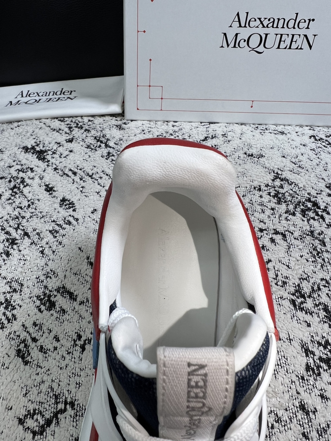 Alexander McQueen  高品质  顶级工艺品  麦昆  专柜同步 原厂配置，意大利进口原版牛皮面料，高品质