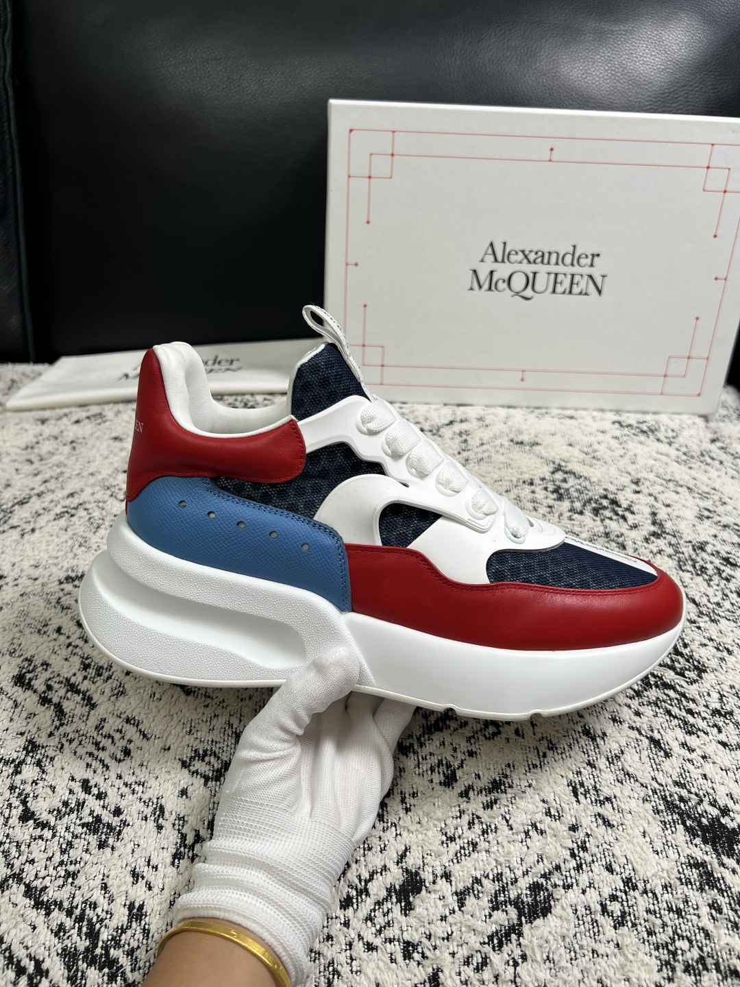 Alexander McQueen  高品质  顶级工艺品  麦昆  专柜同步 原厂配置，意大利进口原版牛皮面料，高品质