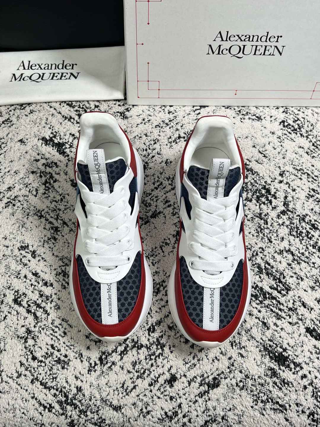 Alexander McQueen  高品质  顶级工艺品  麦昆  专柜同步 原厂配置，意大利进口原版牛皮面料，高品质