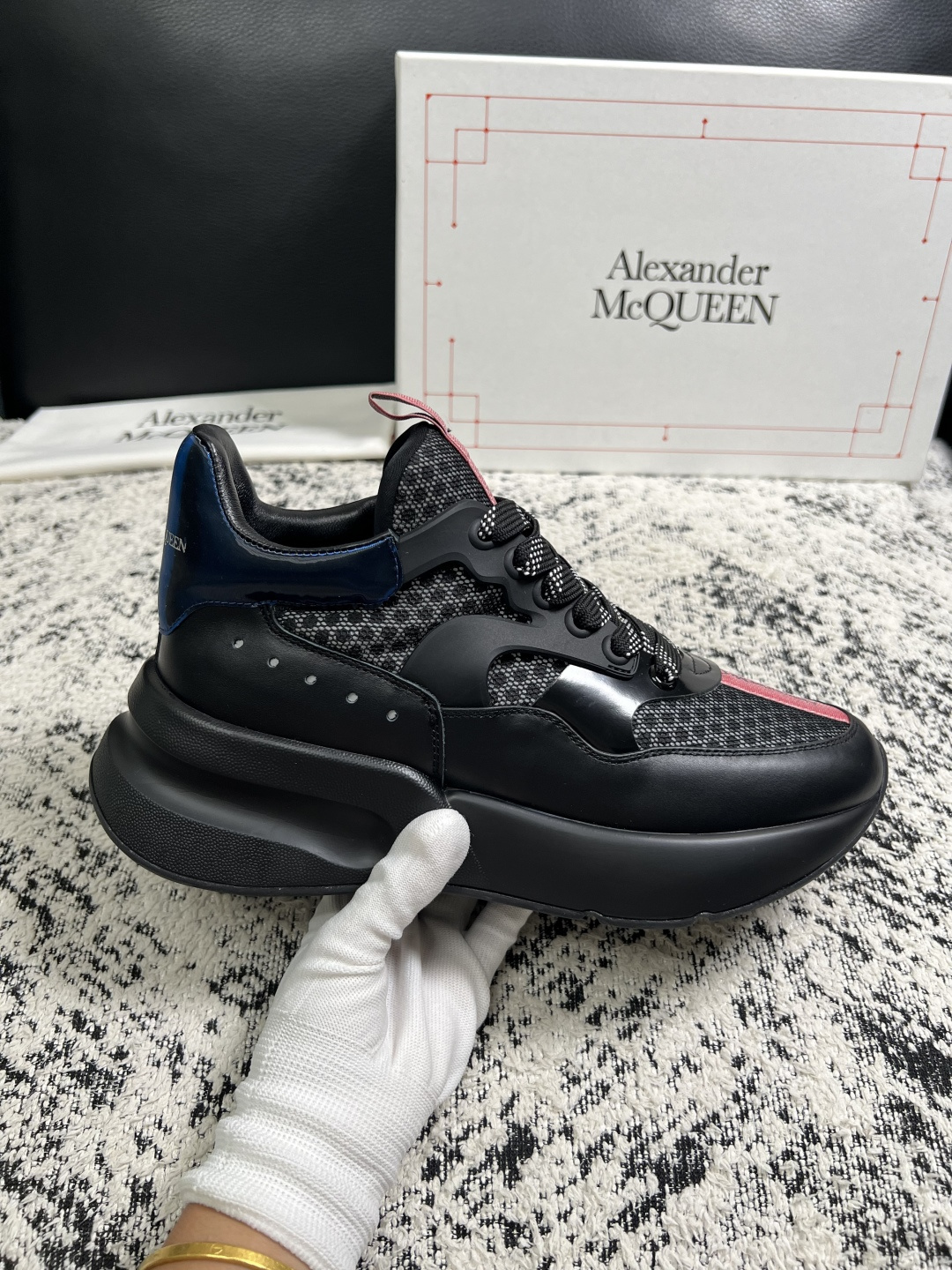 Alexander McQueen  高品质  顶级工艺品  麦昆  专柜同步 原厂配置，意大利进口原版牛皮面料，高品质