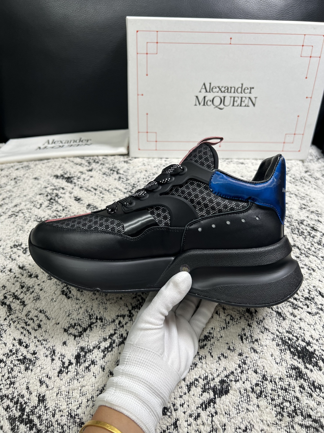 Alexander McQueen  高品质  顶级工艺品  麦昆  专柜同步 原厂配置，意大利进口原版牛皮面料，高品质