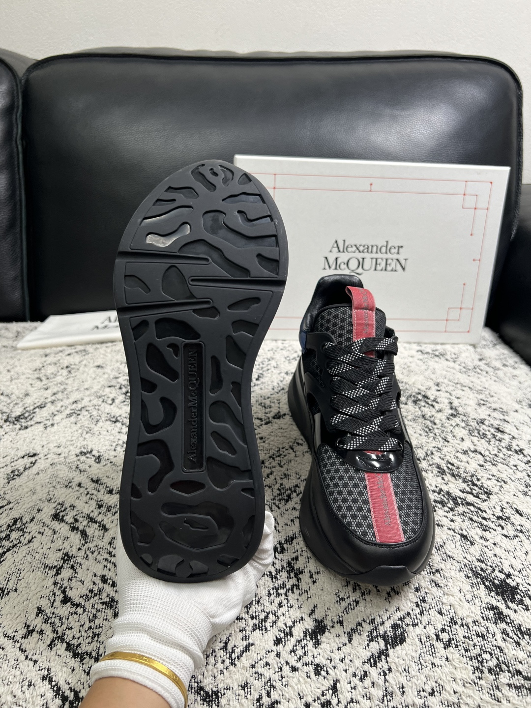 Alexander McQueen  高品质  顶级工艺品  麦昆  专柜同步 原厂配置，意大利进口原版牛皮面料，高品质