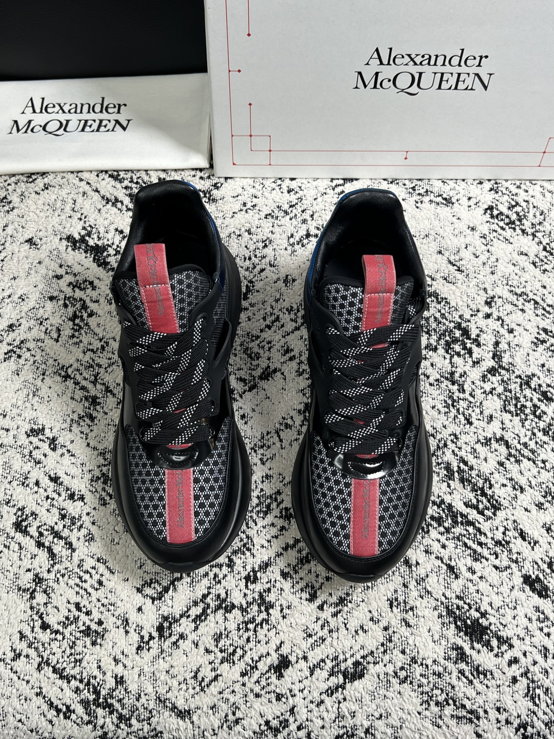 Alexander McQueen  高品质  顶级工艺品  麦昆  专柜同步 原厂配置，意大利进口原版牛皮面料，高品质