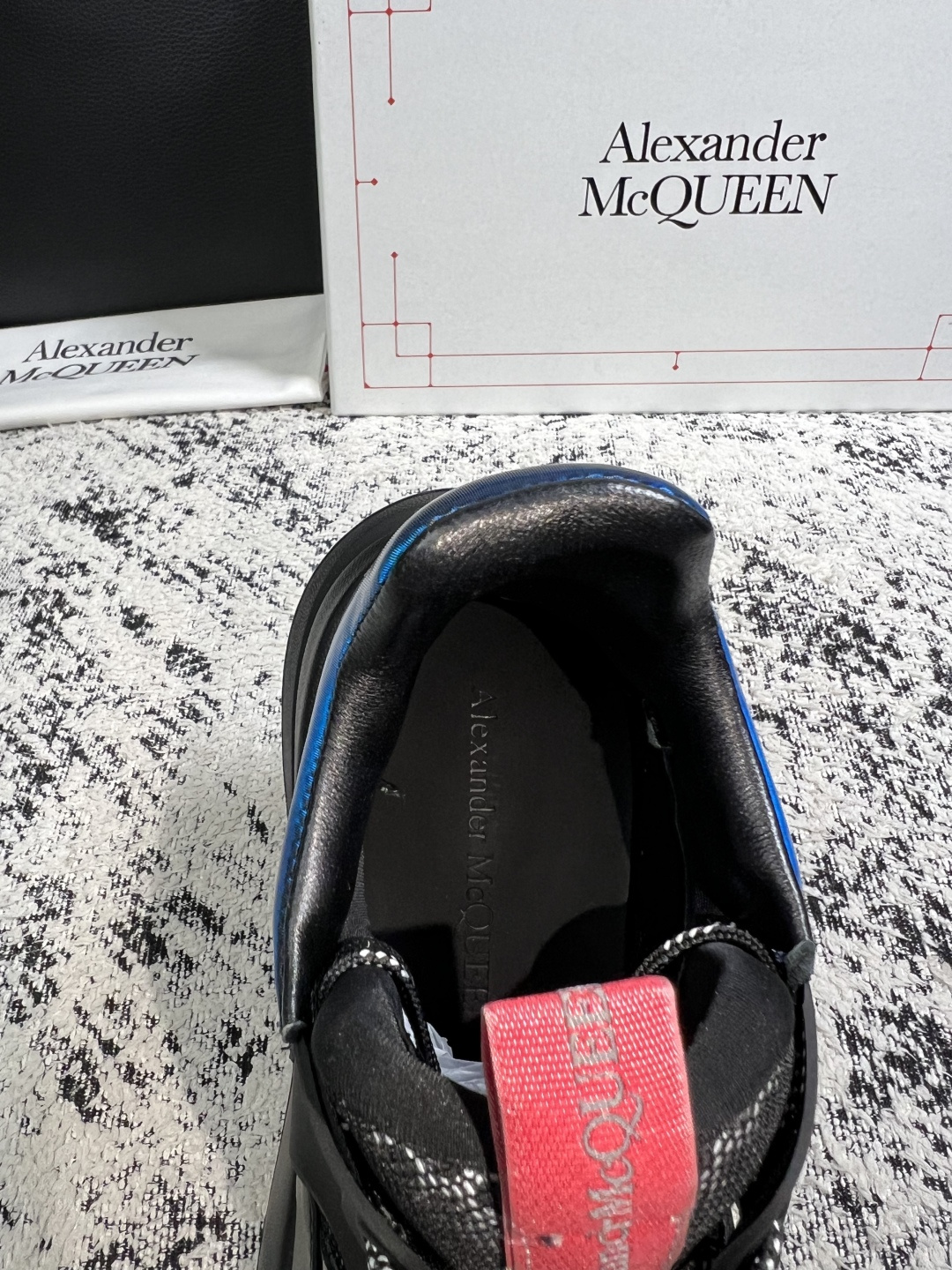 Alexander McQueen  高品质  顶级工艺品  麦昆  专柜同步 原厂配置，意大利进口原版牛皮面料，高品质