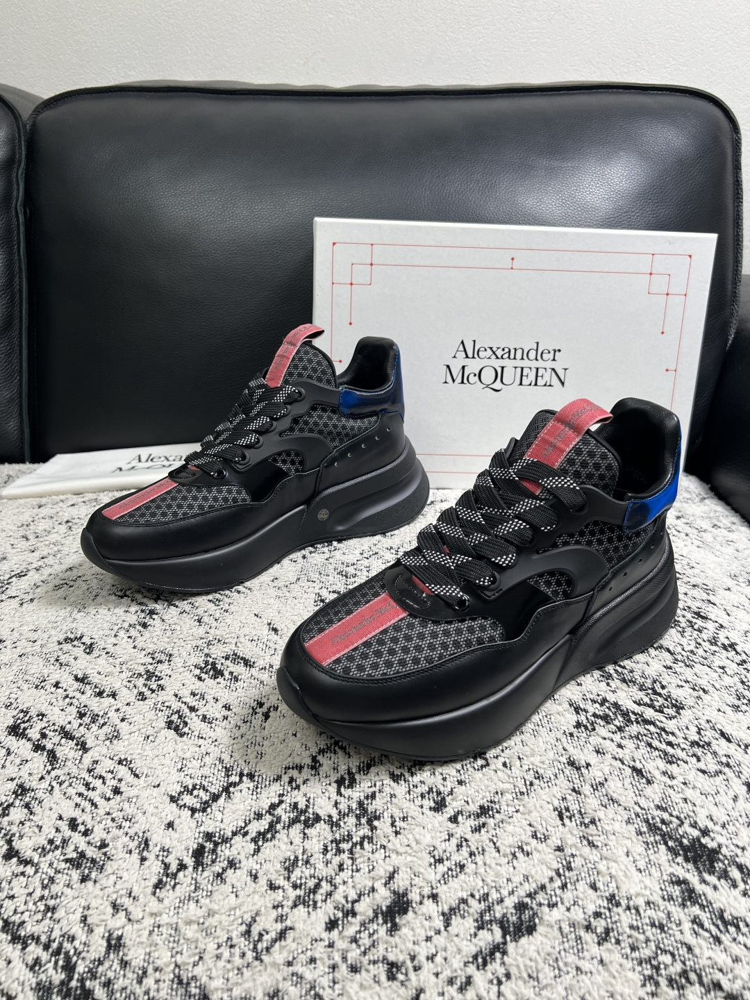 Alexander McQueen  高品质  顶级工艺品  麦昆  专柜同步 原厂配置，意大利进口原版牛皮面料，高品质