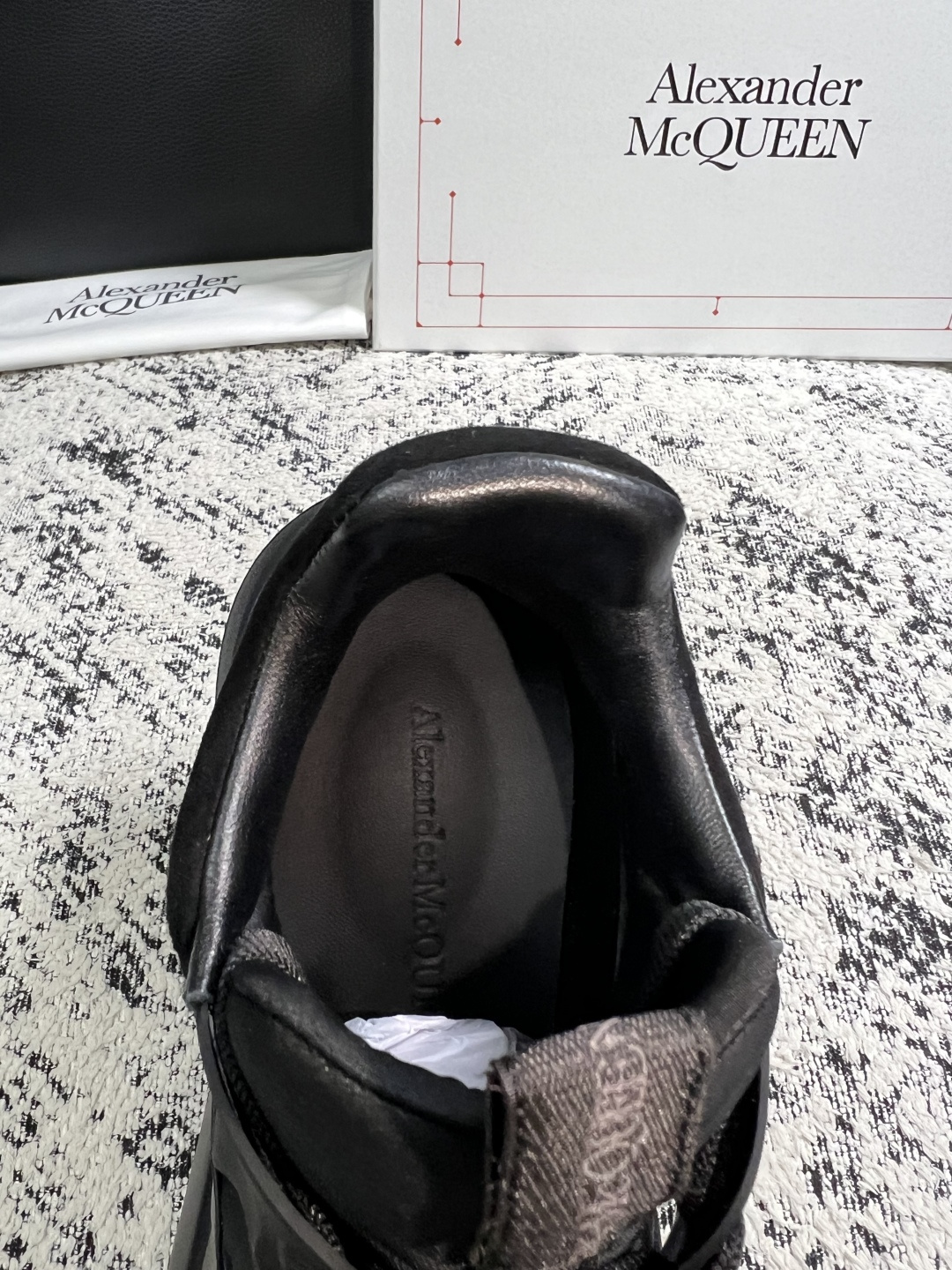 Alexander McQueen  高品质  顶级工艺品  麦昆  专柜同步 原厂配置，意大利进口原版牛皮面料，高品质