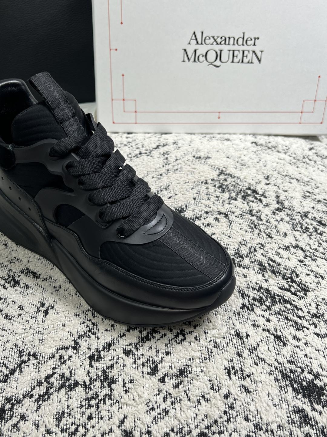 Alexander McQueen  高品质  顶级工艺品  麦昆  专柜同步 原厂配置，意大利进口原版牛皮面料，高品质