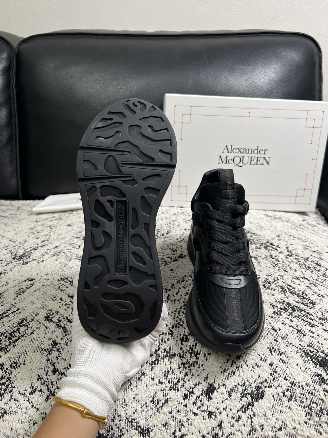 Alexander McQueen  高品质  顶级工艺品  麦昆  专柜同步 原厂配置，意大利进口原版牛皮面料，高品质
