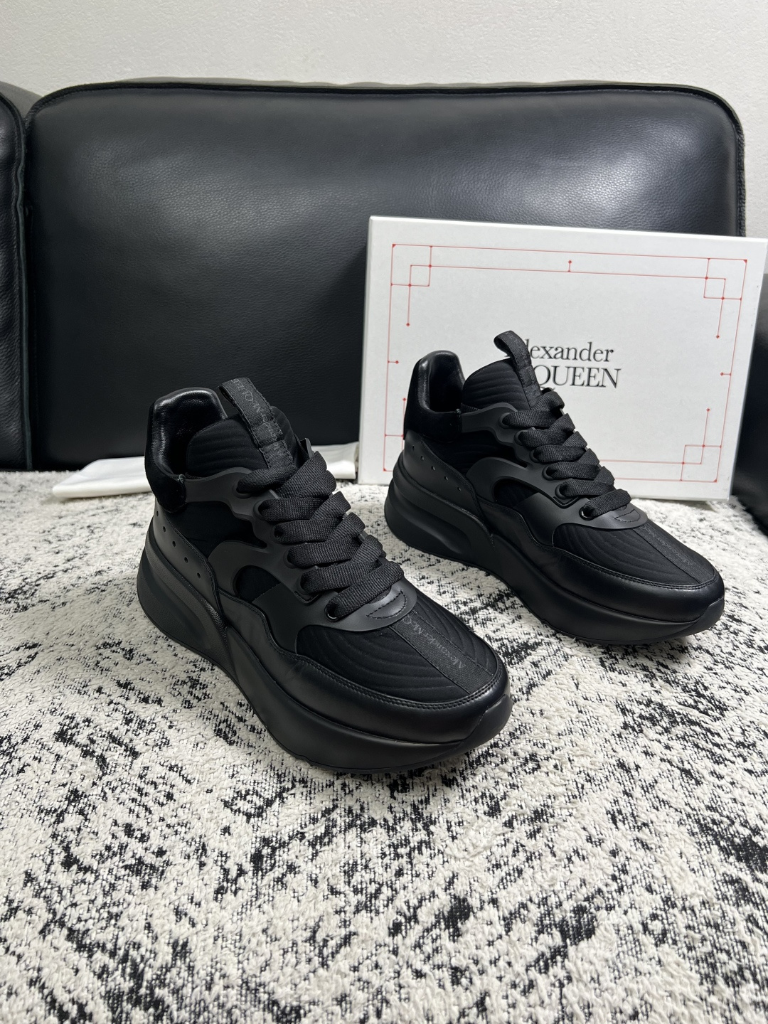 Alexander McQueen  高品质  顶级工艺品  麦昆  专柜同步 原厂配置，意大利进口原版牛皮面料，高品质