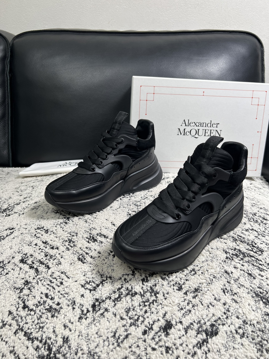 Alexander McQueen  高品质  顶级工艺品  麦昆  专柜同步 原厂配置，意大利进口原版牛皮面料，高品质
